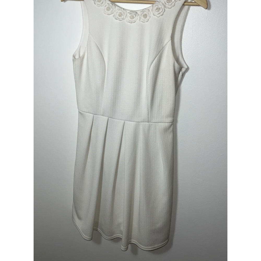 Blue‎ Rain White Above The Knee Flower Embellished Neck Dress Size M